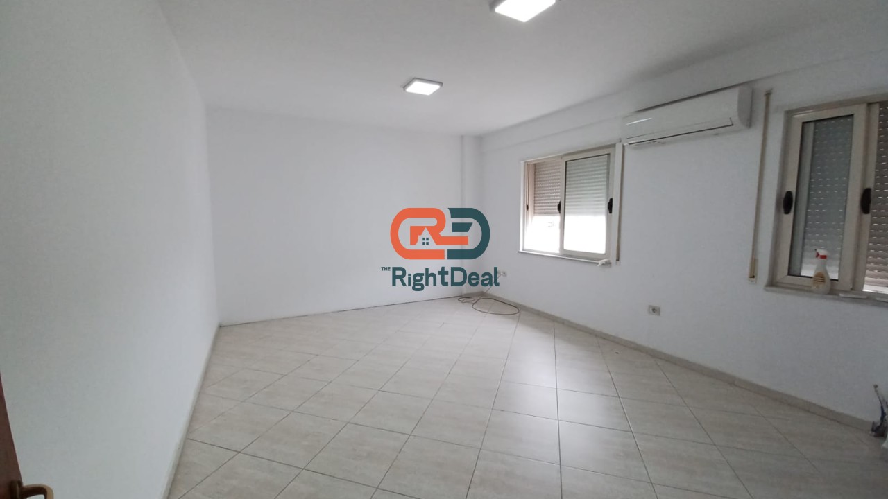 Tek Bulevardi I Ri, Jepet Me Qira Apartament 2+1+2 Me Planimetri Perfekte, Ideale Per Zyra Ose Banim!!!