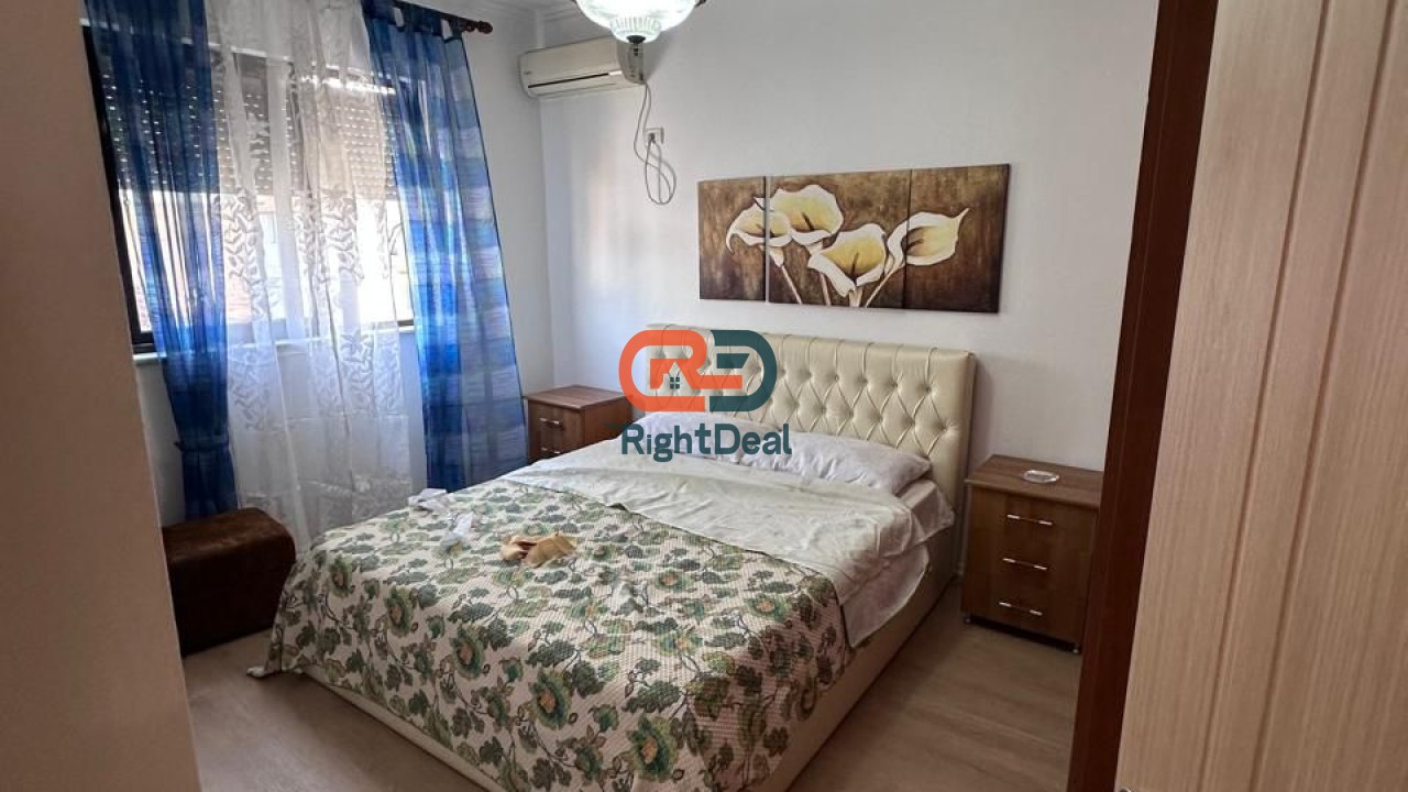 Ne Rrugen Bardhyl, Buze Rruge Kryesore, Shitet Apartament 2+1, me Orientim dhe Vendndodhje Perfekte