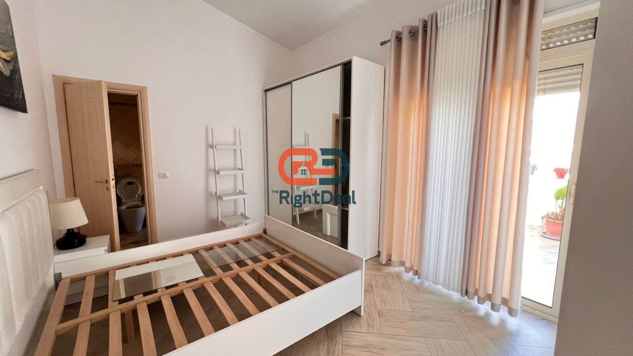 Prane Liqenit ,Jepet Me Qira Super Penthouse Me Pamje Nga Liqeni!!!