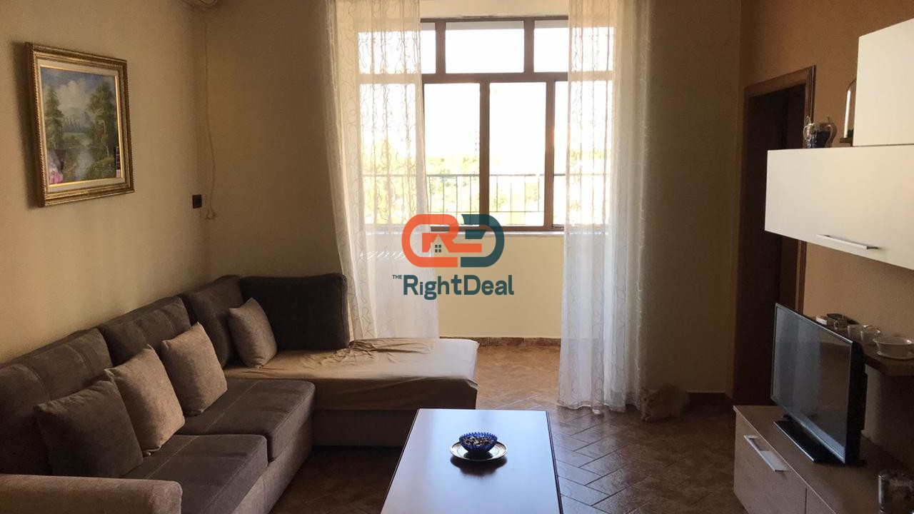 Ne Zonen Me Te Mire Te  Bllokut, Jepet Me Qira Apartament 1+1 !!