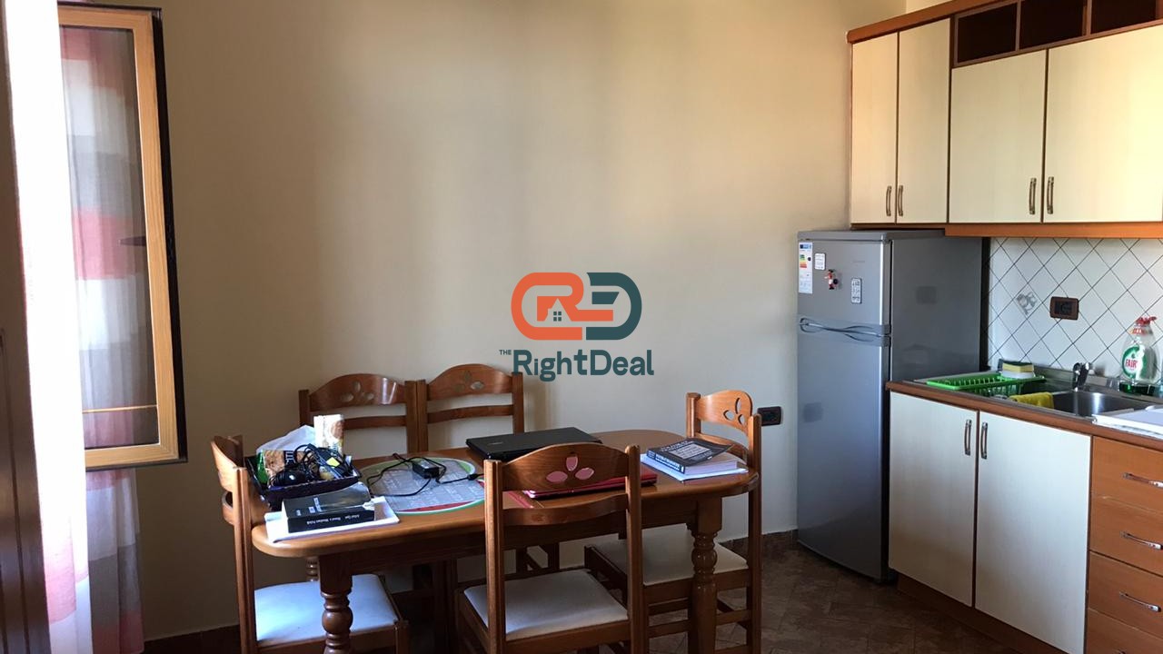 Ne Zonen Me Te Mire Te  Bllokut, Jepet Me Qira Apartament 1+1 !!