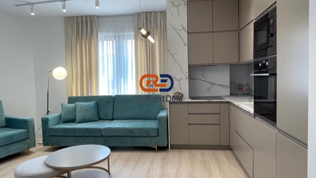 Tek Bulevardi Zogu I Pare, Jepet Me Qira Super Apartament 1+1, I Investuar !!