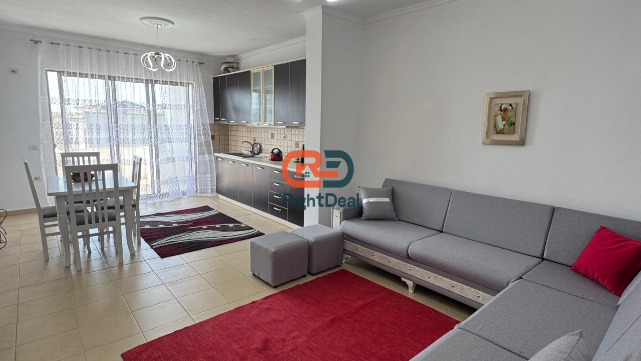 Ne Fresk, Shitet Apartament 2+1 Me Hapesira Te Bollshme !!!