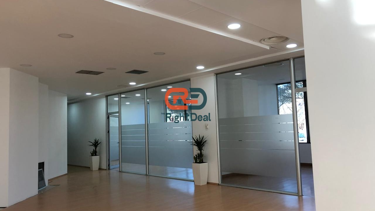 Tek “Twin Towers‘‘ Jepet Me Qira Ambient 760 m² Me Super Pamje Dhe Lokacion!!!