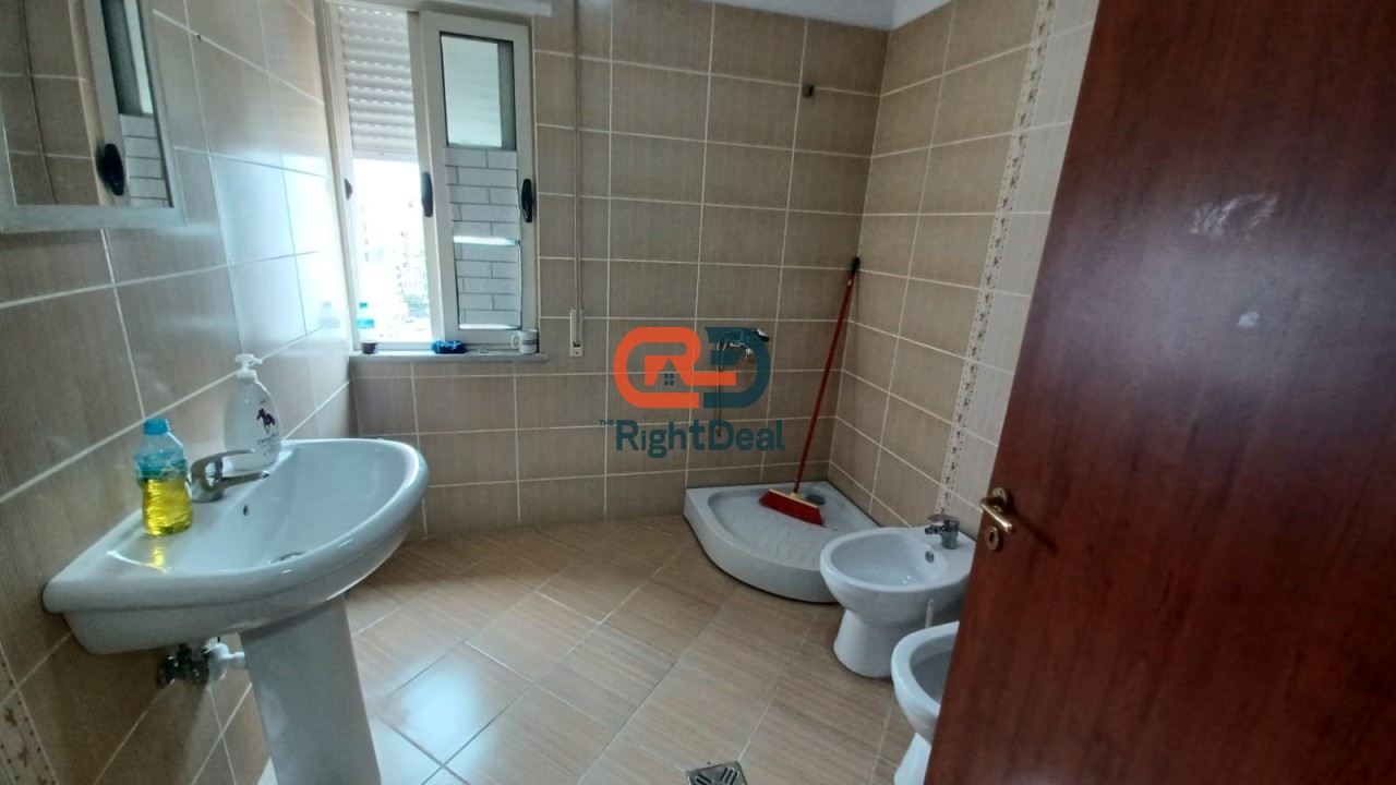 Tek Bulevardi I Ri, Jepet Me Qira Apartament 2+1+2 Me Planimetri Perfekte, Ideale Per Zyra Ose Banim!!!
