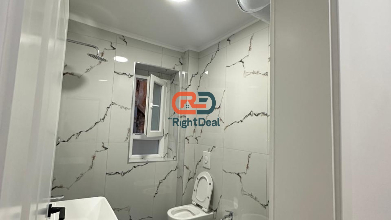 Afer Bulevardit Zogu i I, Prane Ministrise se Drejtesise, Shitet Apartament 1+1 I Investuar Totalisht !!!