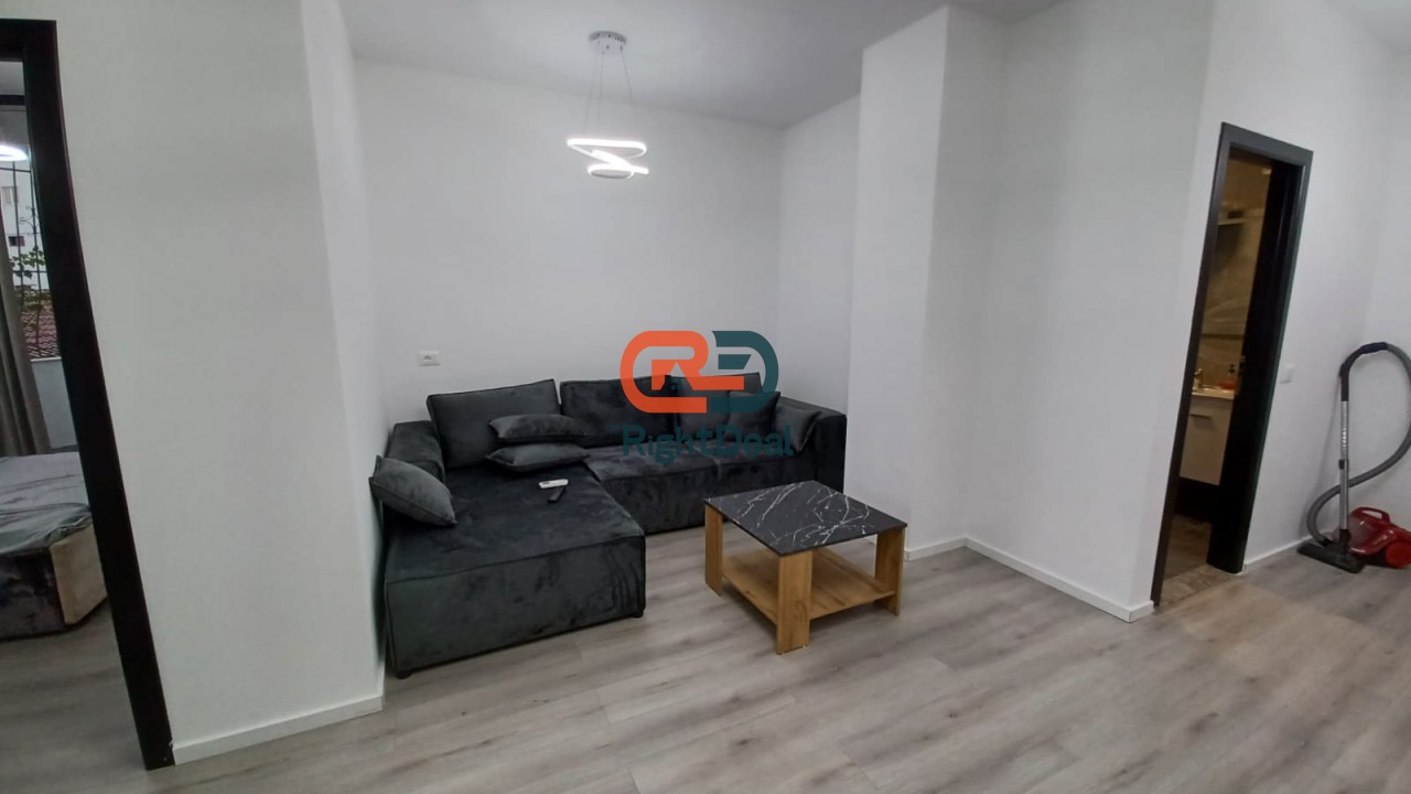 Prane Bulevardit Zogu I Pare, Jepet Me Qira Apartament 1+1, Me Mobilim Te Ri Totalisht I Investuar!!!