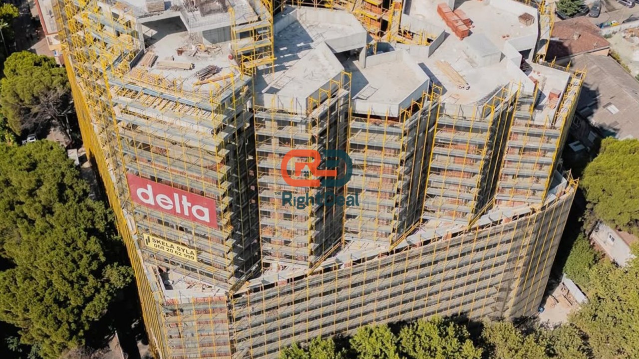 Ne Kompleksin "Colonnade", Prane Zogut Te Zi, Shitet Apartament 1+1 Me Verande !!!