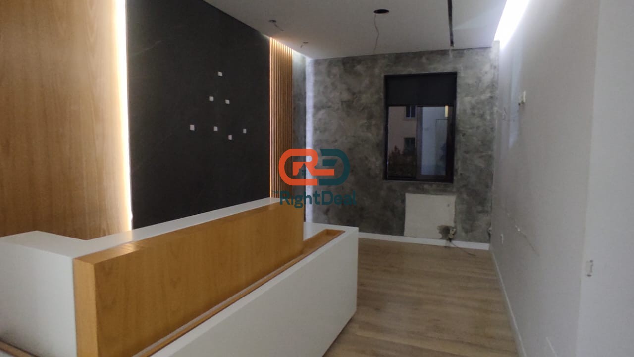 Buze Rruges Se Durresit, Jepet Me Qira Ambient I Pershtatshem Per Aktivitete Te Ndryshme Biznesi!!