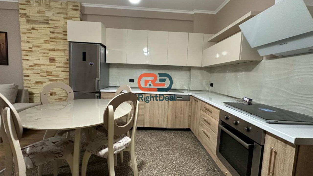 Ne Astir, Shitet Apartament 2+1, Me Planimetri Te Rregullt!!!