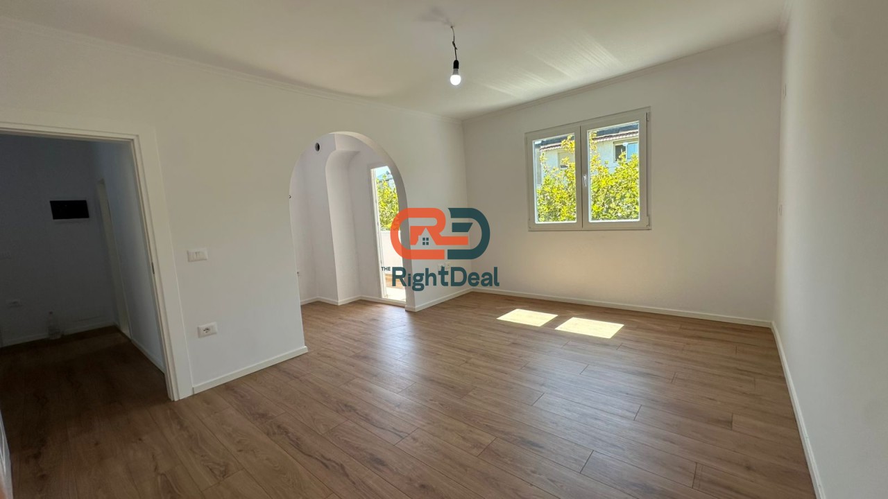 Afer Gjimnazit Andon Zako Cajupi, Shitet Apartament 2+1 i Sapo Investuar !!!
