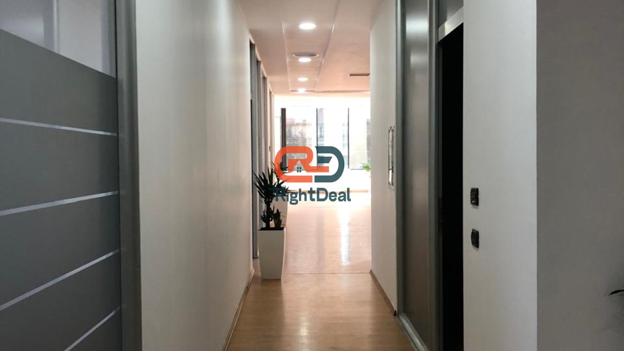 Tek “Twin Towers‘‘ Jepet Me Qira Ambient 760 m² Me Super Pamje Dhe Lokacion!!!