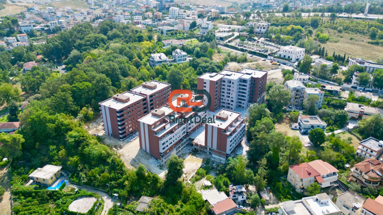 Okazion! Tek Rruga Elbasanit ,Tek Xheluks Construksion Shitet Apartament 2+1+2 Me Planimetri Te Rregullt Gati Per Banim !!!