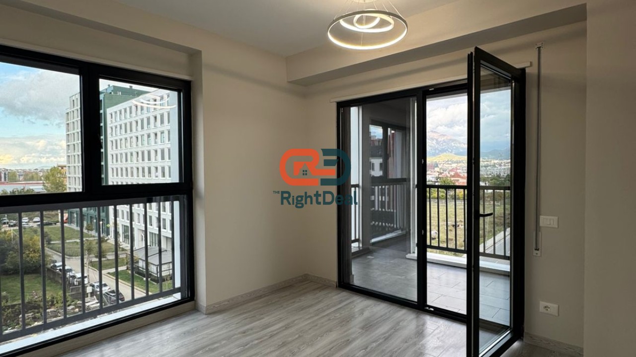 Tek Bulevardi I Ri, Jepet Me Qira Apartament 1+1, I Pershtatshem Per Zyra !!