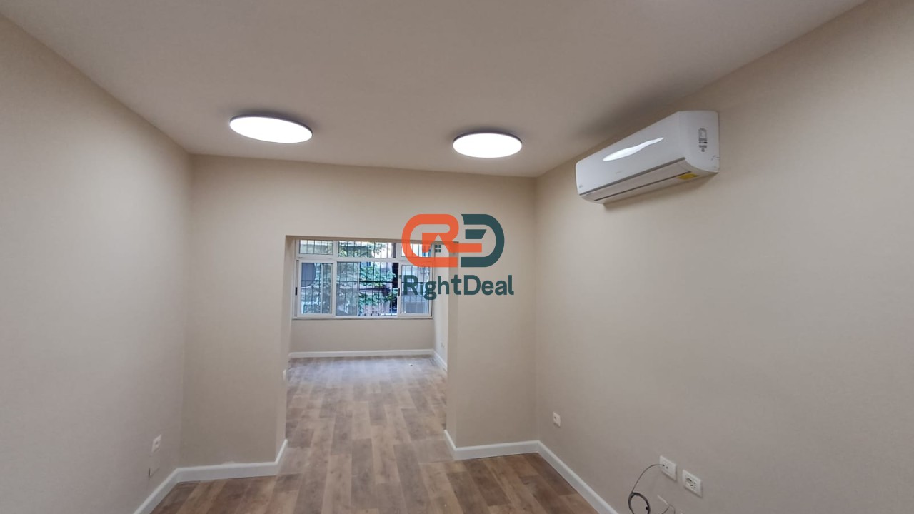 Ne Bllok, Tek Rruga Margarita Tutulani, Shitet Apartament 2+1 Mundesi Shume E Mire Investimi Ose Ndarje Ne 2 Apartamente !!!