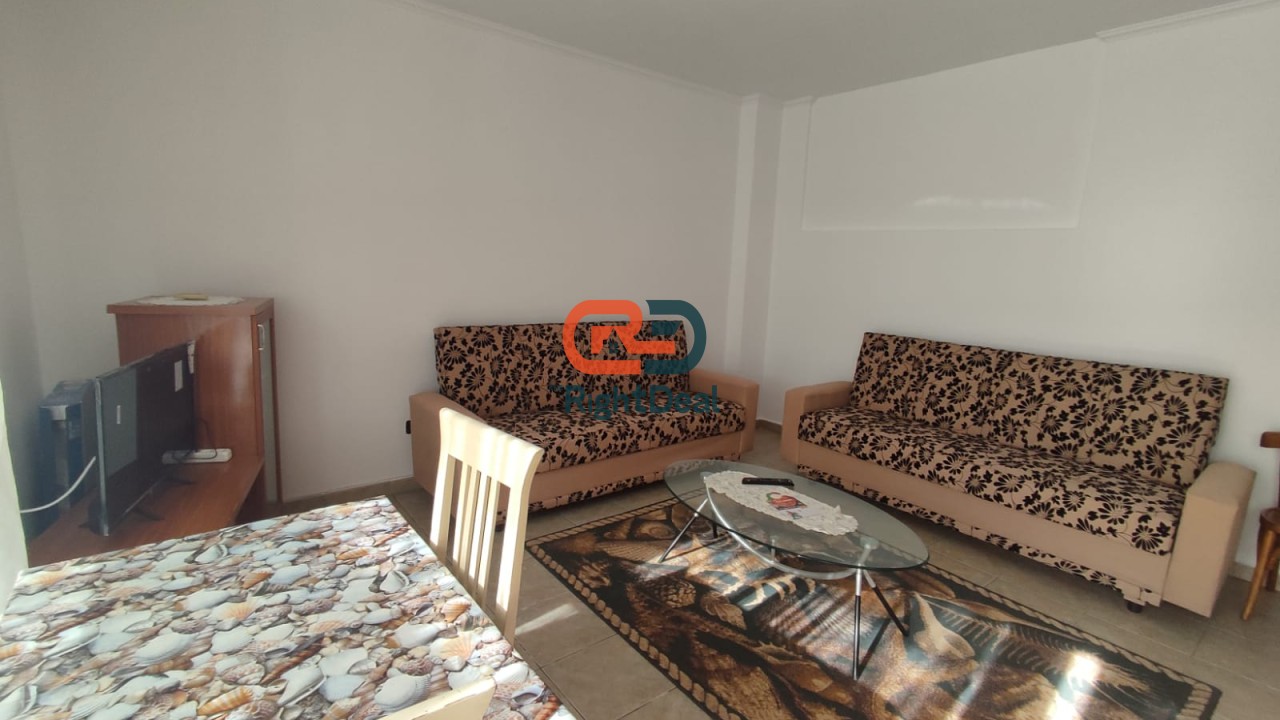 Tek 9-Kateshet, Jepet Me Qira Apartament 1+1, Me Hapesira Te Bollshme!!
