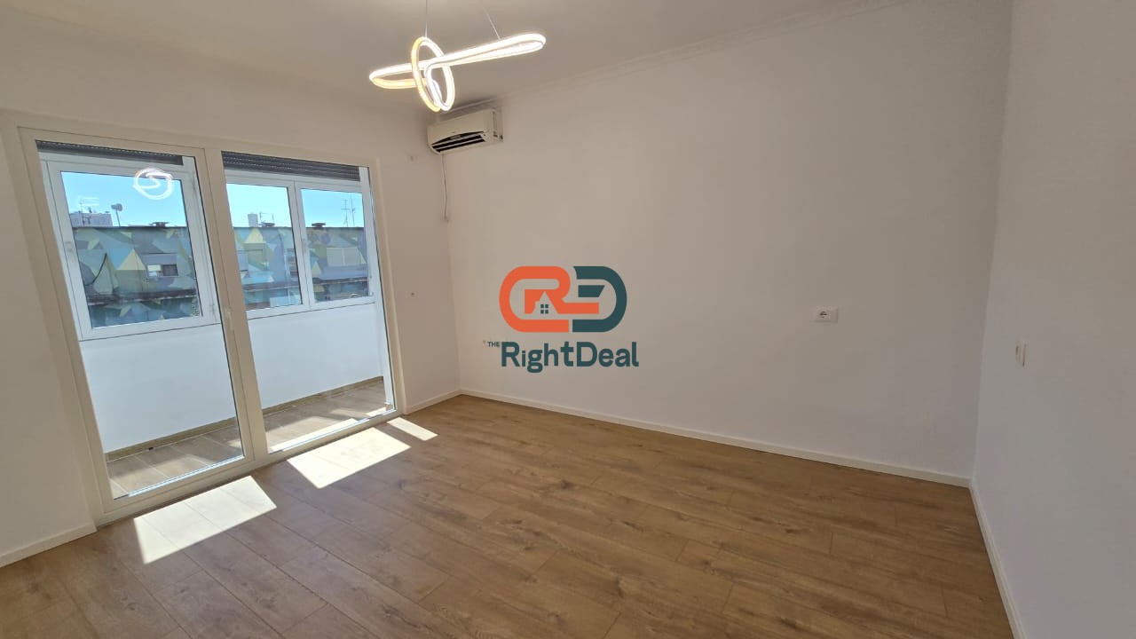 Ne Rrugen Bardhyl, Buze Rruge Kryesore, Shitet Apartament 2+1+Depo I Sapo Investuar !!!
