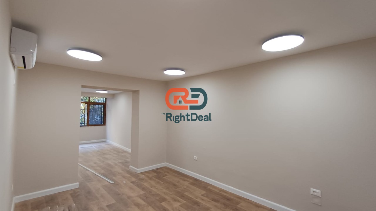 Ne Bllok, Tek Rruga Margarita Tutulani, Jepet Me Qira Apartament 2+1 I Pershtatshem Per Zyra, Klinika Ose Biznese Te Ndryshme !!!