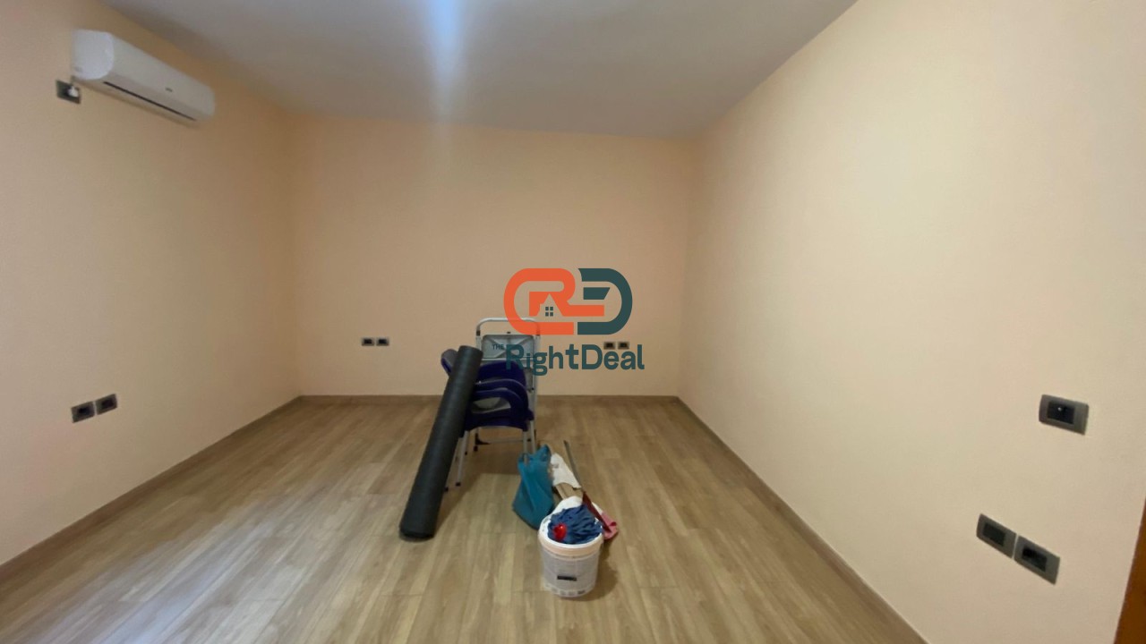 Tek 21-Dhjetori Jepet Me Qira Apartament I Pershtatshem Per Zyra!!