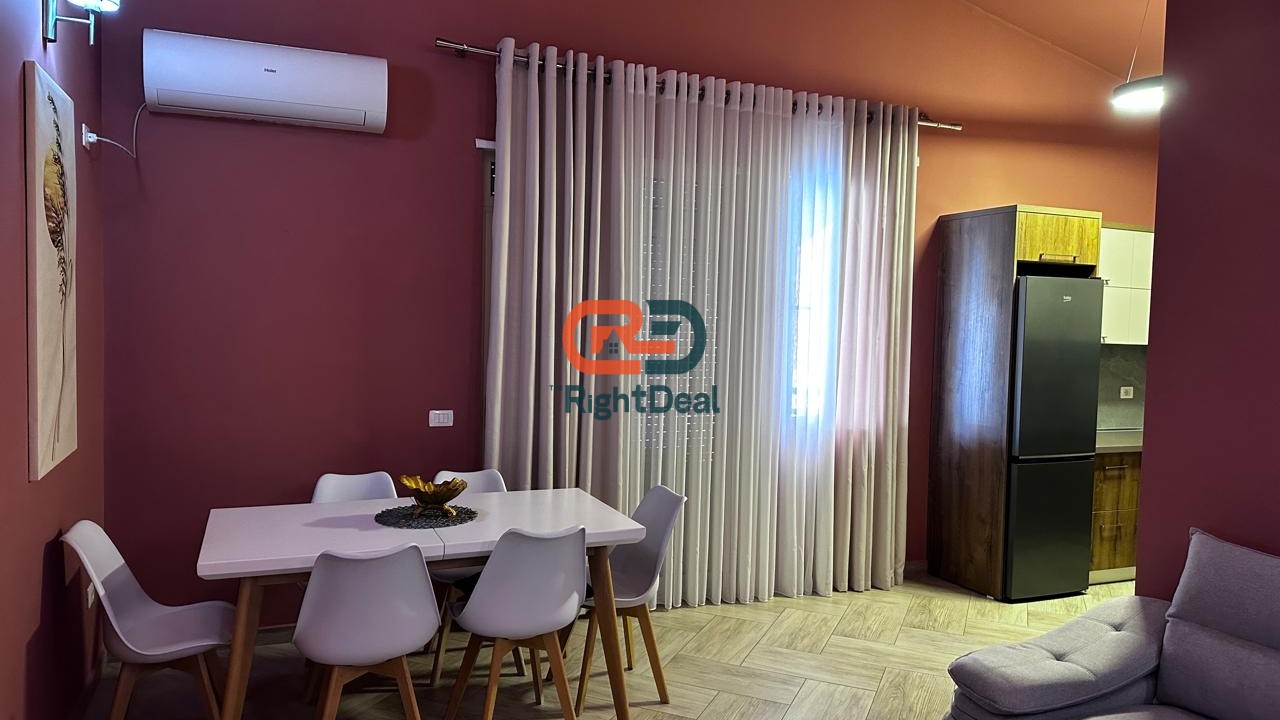 Prane Liqenit ,Jepet Me Qira Super Penthouse Me Pamje Nga Liqeni!!!