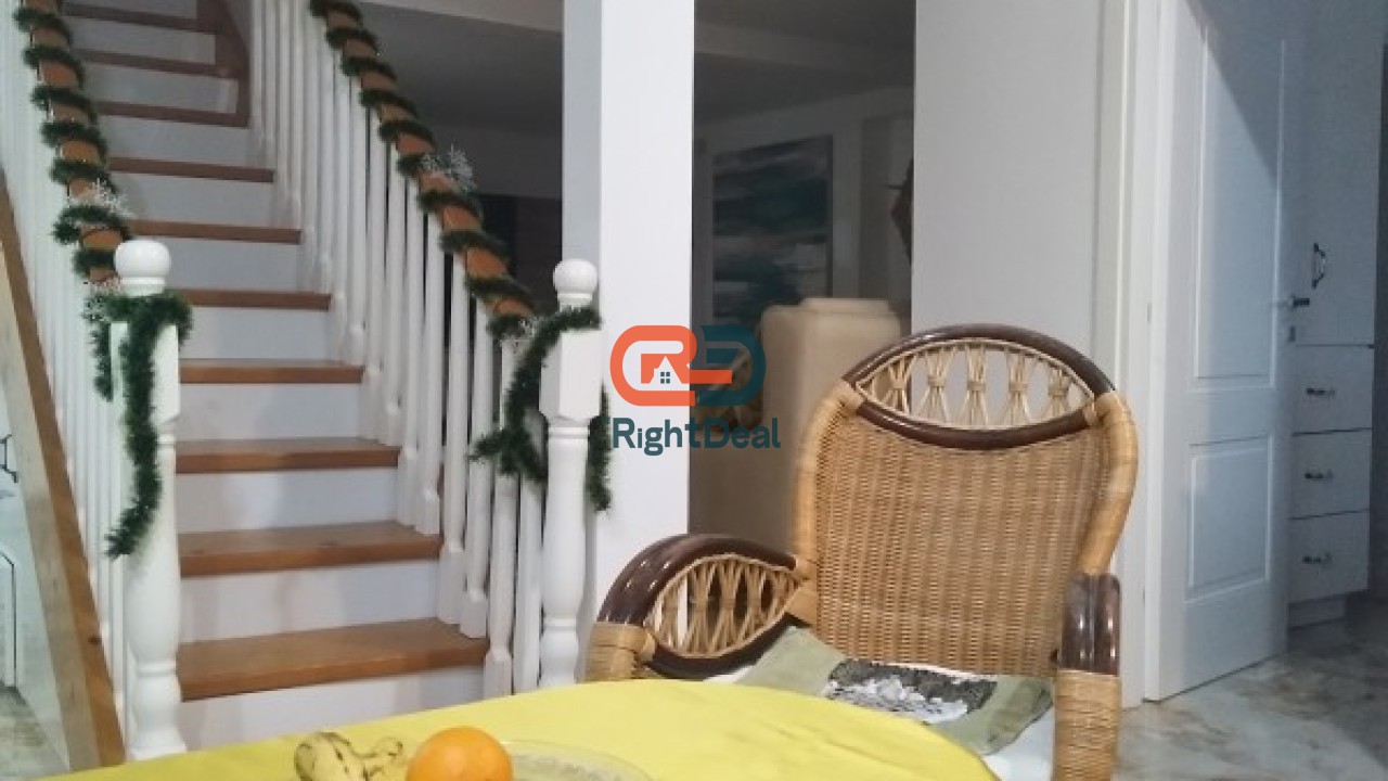 Ne Golem, Shitet Apartament 3+1, Ne Kompleks Rezidencial Shume Prane Detit!!!