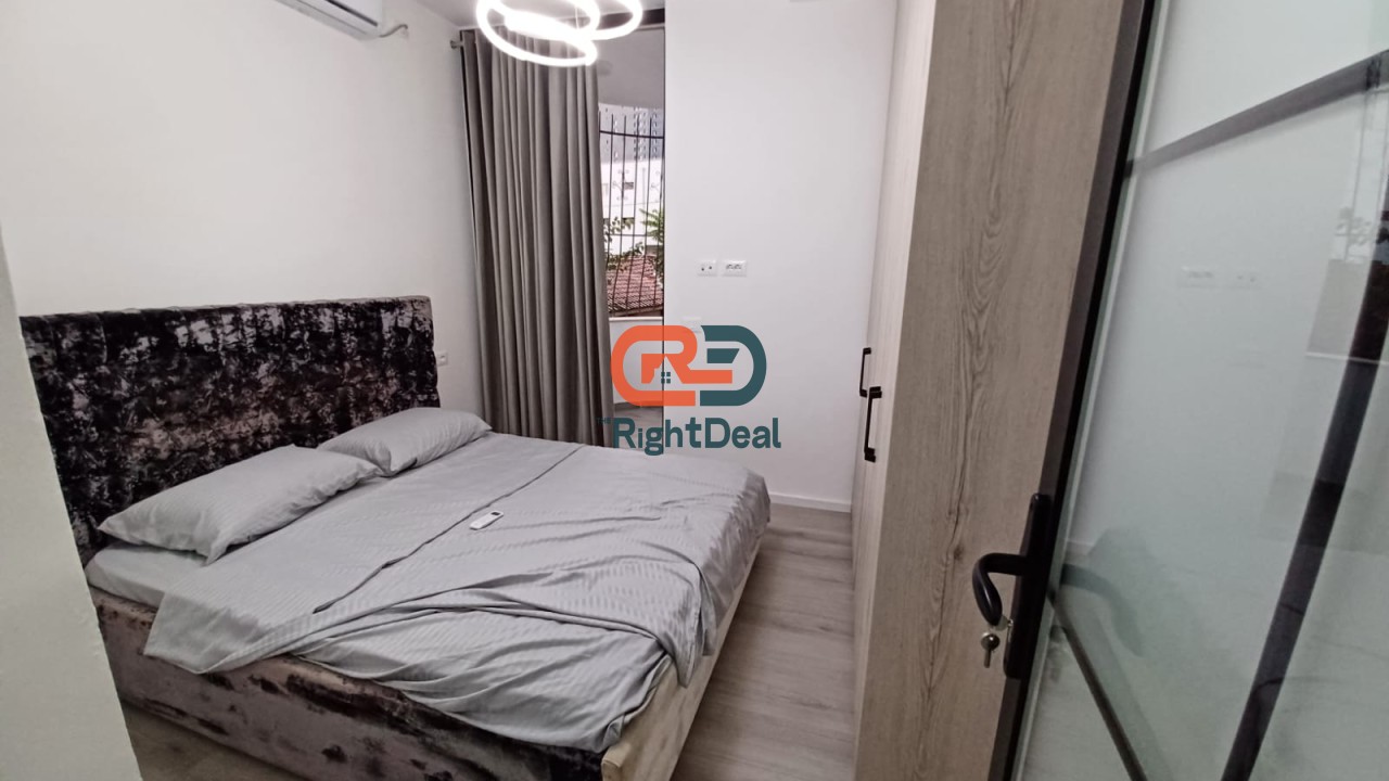 Prane Bulevardit Zogu I Pare, Jepet Me Qira Apartament 1+1, Me Mobilim Te Ri Totalisht I Investuar!!!