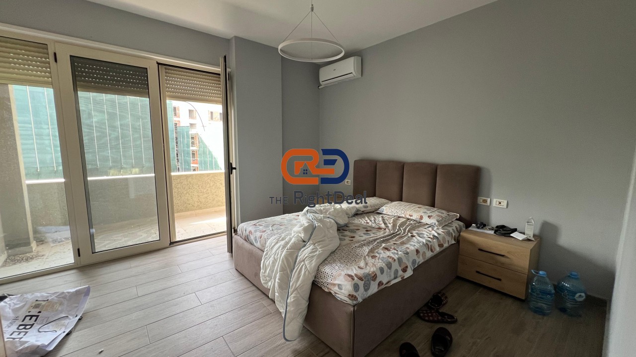 Tek Bulevardi I Ri, Shitet Apartament 2+1+2 Me Verande Bashke Me Post Parkimi!!!