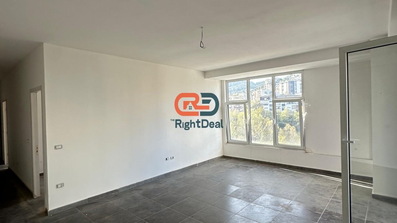 Tek Liqeni I Thate, Shitet Apartament 2+1 Me Planimetri, Orientim Dhe Lokacion Perfekt !!