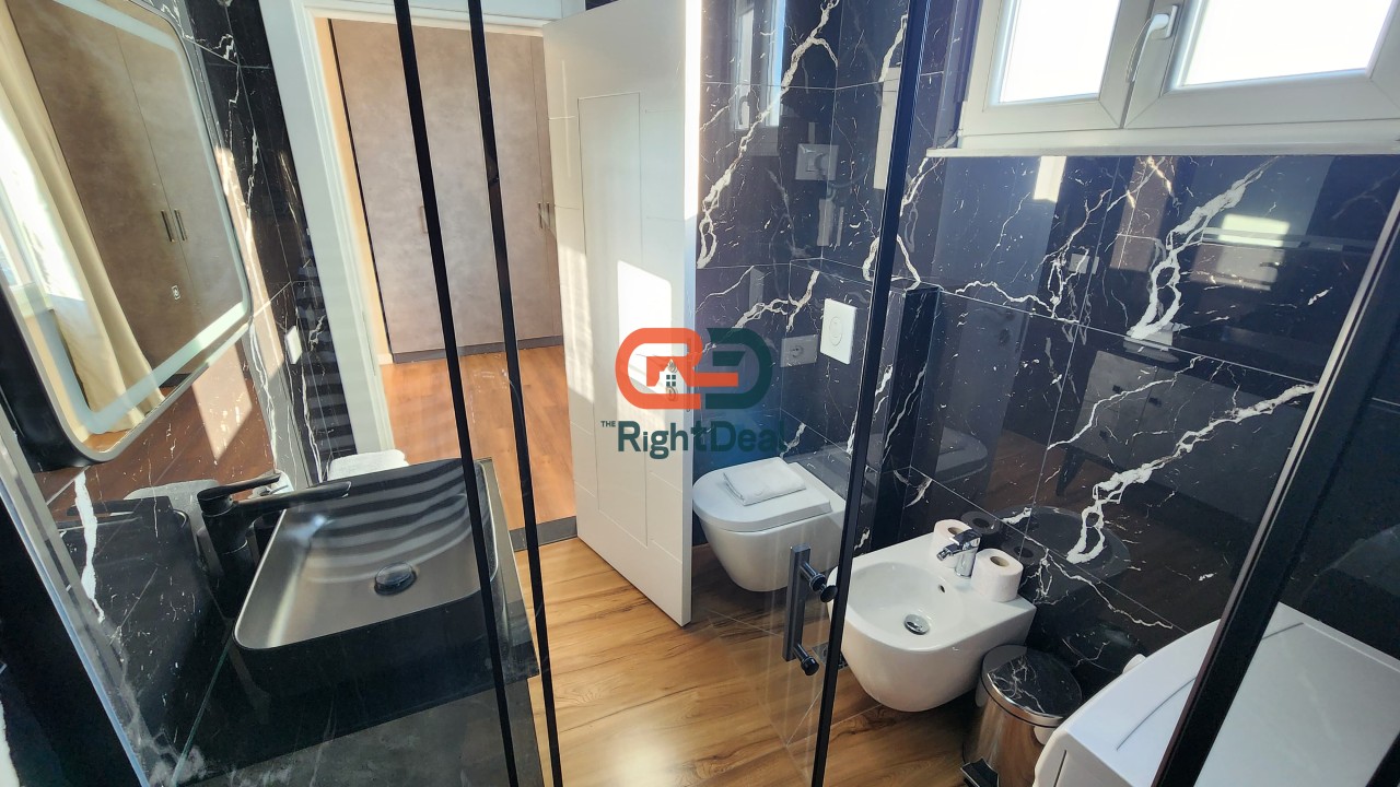 Prane Ish-Ekspozites, Shitet Super Apartament 2+1+2, Totalisht I Investuar !!