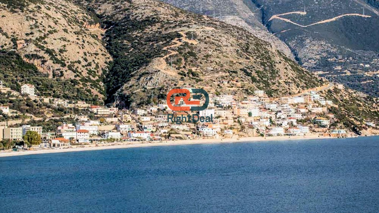 Ne Qeparo, Shitet Shtepi Private Me Planimetri Te Rregullt Dhe Pamje Nga Deti!!!