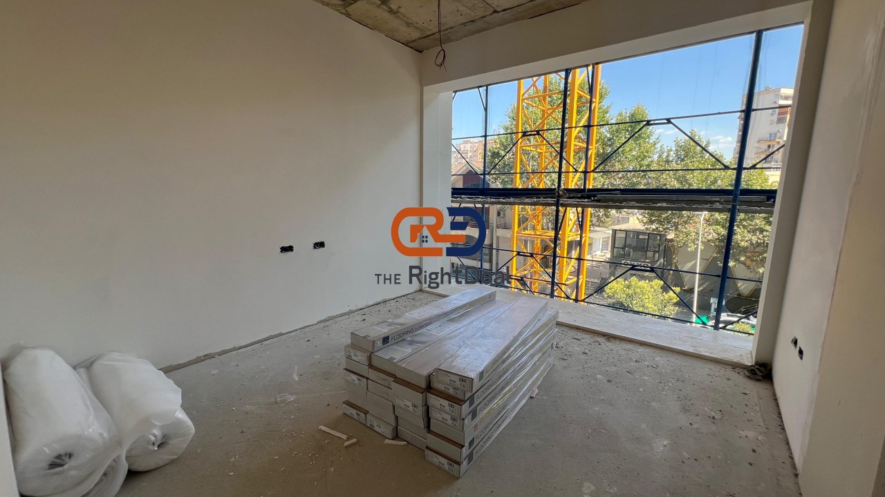 Tek Dispanceria ,Tek Kompleksi Oberon Shitet Apartament 2+1+2 Me Pamje Nga Rruga!!!