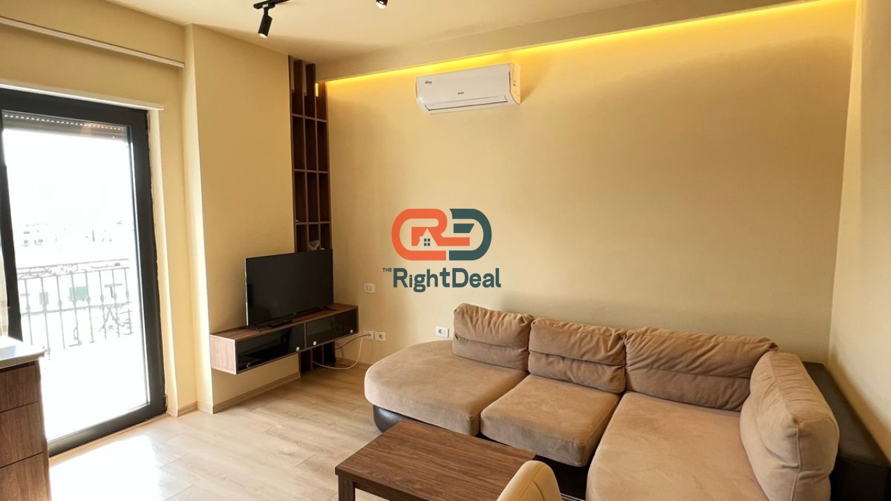 Tek Bulevardi Zogu I Pare, Jepet Me Qira Apartament 1+1 + Post Parkimi !!!