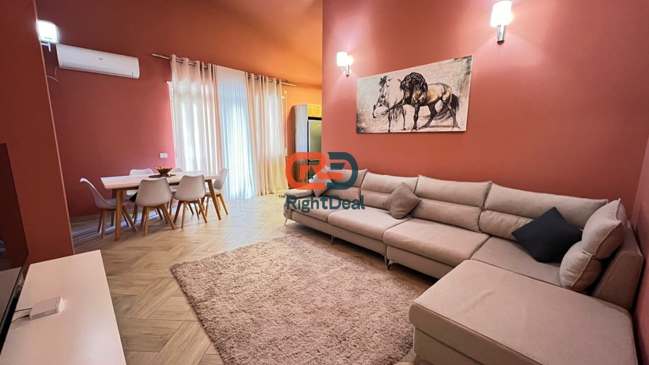 Prane Liqenit ,Jepet Me Qira Super Penthouse Me Pamje Nga Liqeni!!!