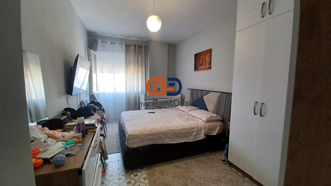 Ne Fresk, Shitet Apartament 2+1+Depo, Me Siperfaqe Te Bollshme Dhe Planimetri Te Rregullt!!!