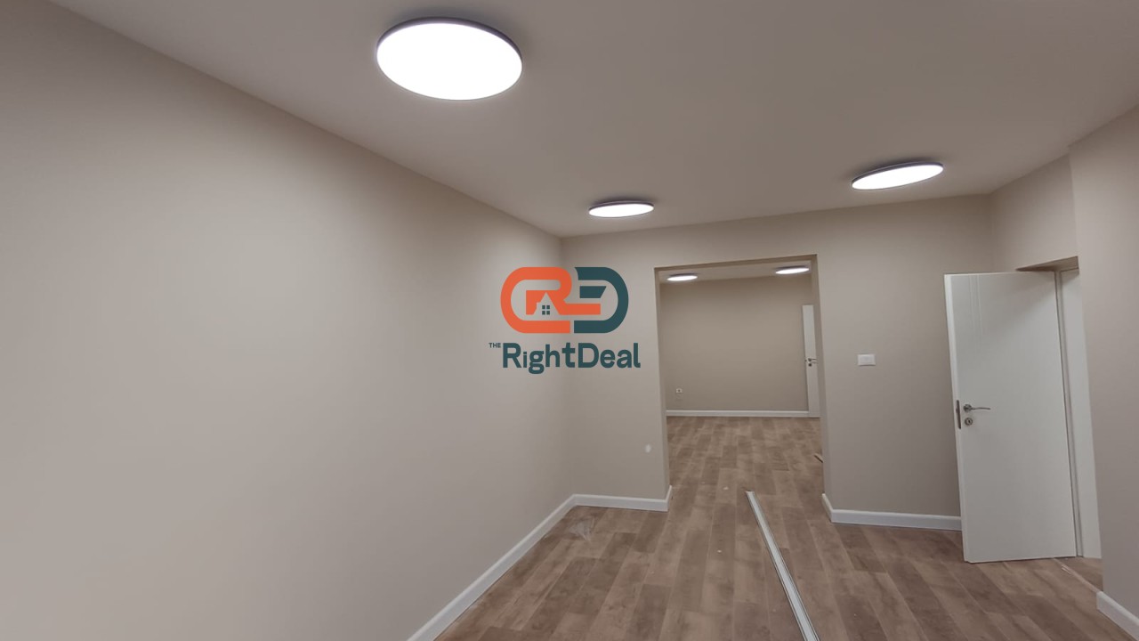 Ne Bllok, Tek Rruga Margarita Tutulani, Shitet Apartament 2+1 Mundesi Shume E Mire Investimi Ose Ndarje Ne 2 Apartamente !!!