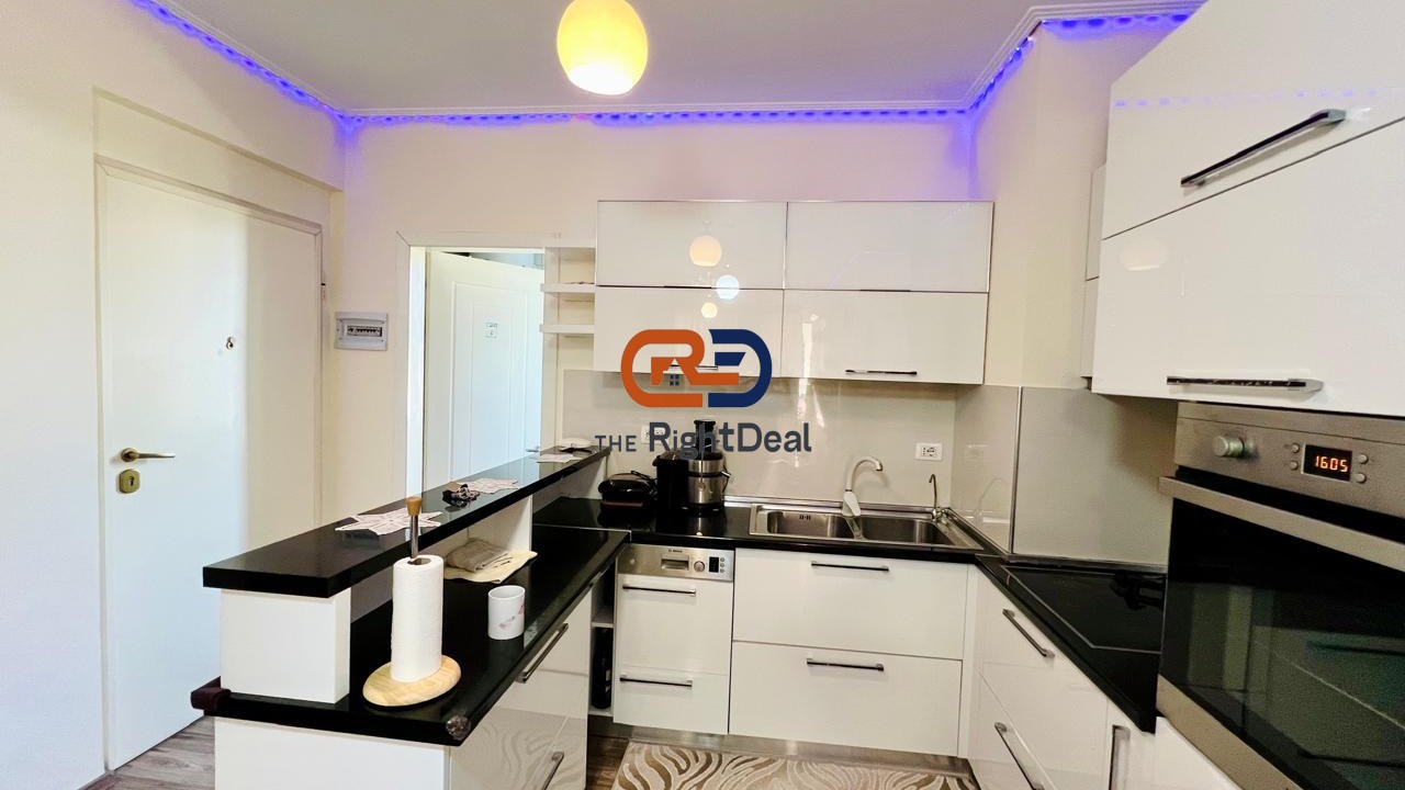 Tek Kopshti Zoologjik, Shitet Apartament 2+1+2+ Garazhd Me Pamje Fantastike !!!