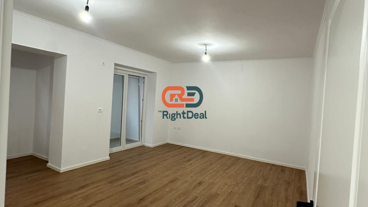 Afer Bulevardit Zogu i I, Prane Ministrise se Drejtesise, Shitet Apartament 1+1 I Investuar Totalisht !!!