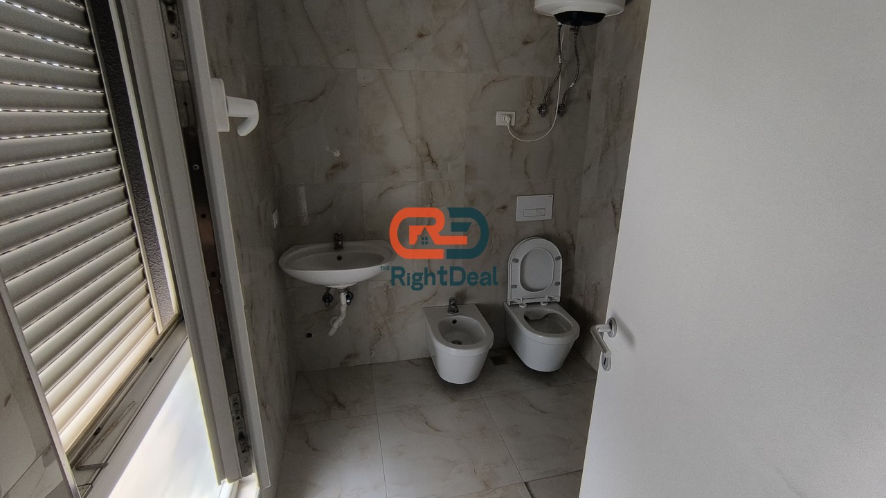 Tek 5 Maji, Shitet Apartament 2+1+2 Me Planimetri Perfekte !!!