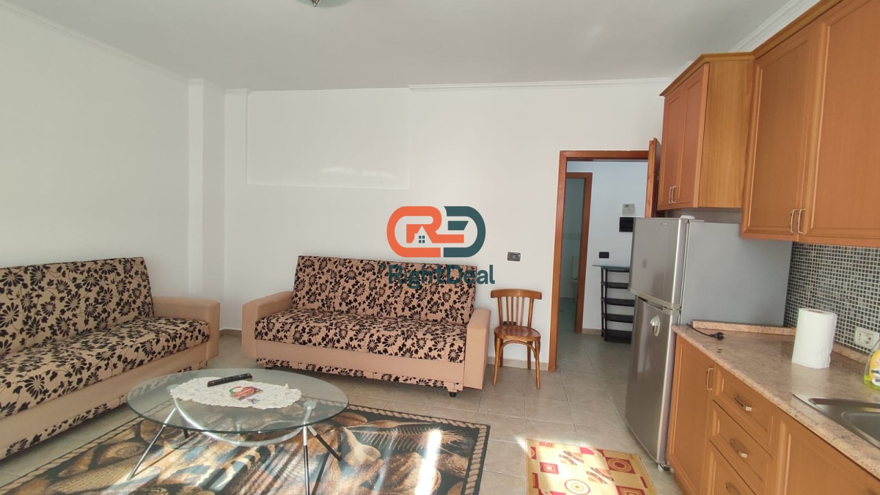 Tek 9-Kateshet, Jepet Me Qira Apartament 1+1, Me Hapesira Te Bollshme!!