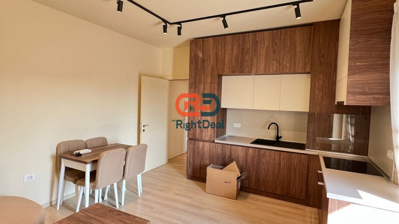 Tek Bulevardi Zogu I Pare, Jepet Me Qira Apartament 1+1 + Post Parkimi !!!