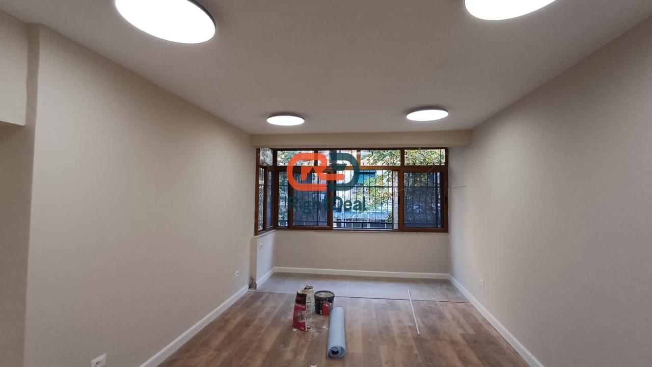 Ne Bllok, Tek Rruga Margarita Tutulani, Shitet Apartament 2+1 Mundesi Shume E Mire Investimi Ose Ndarje Ne 2 Apartamente !!!