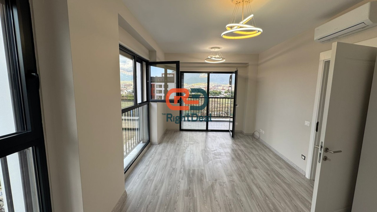 Tek Bulevardi I Ri, Jepet Me Qira Apartament 1+1, I Pershtatshem Per Zyra !!