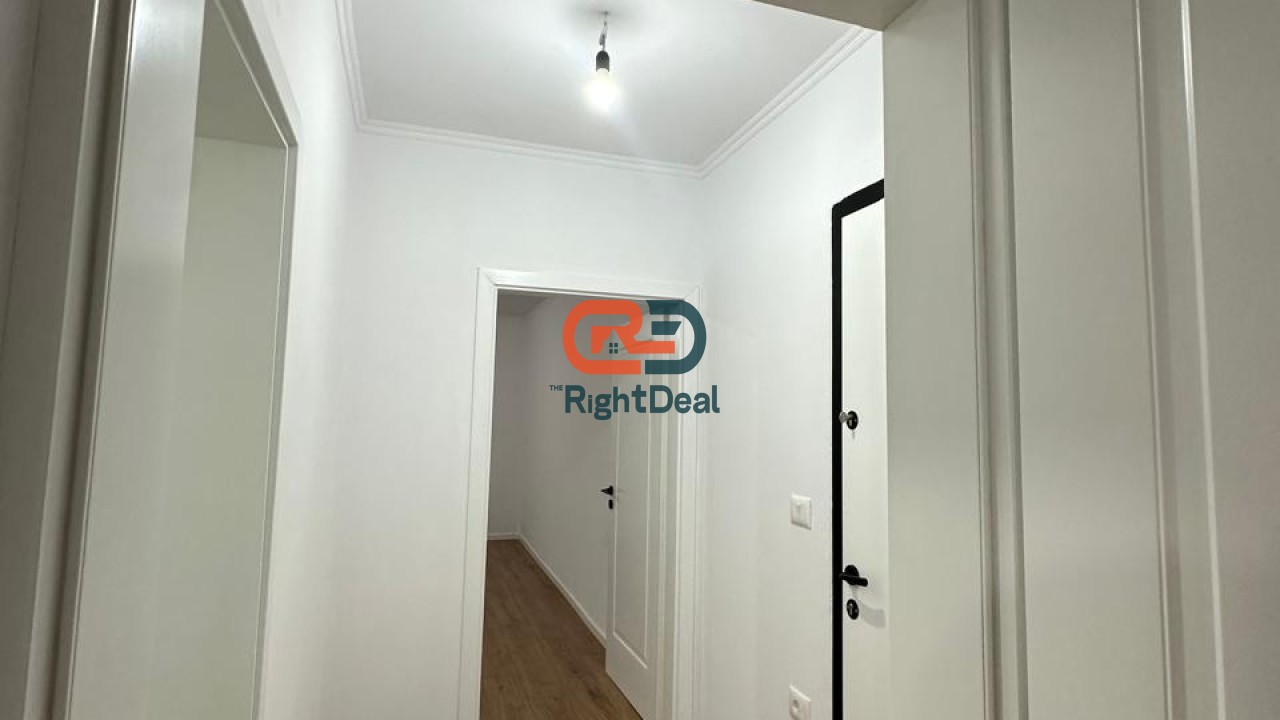 Afer Bulevardit Zogu i I, Prane Ministrise se Drejtesise, Shitet Apartament 1+1 I Investuar Totalisht !!!
