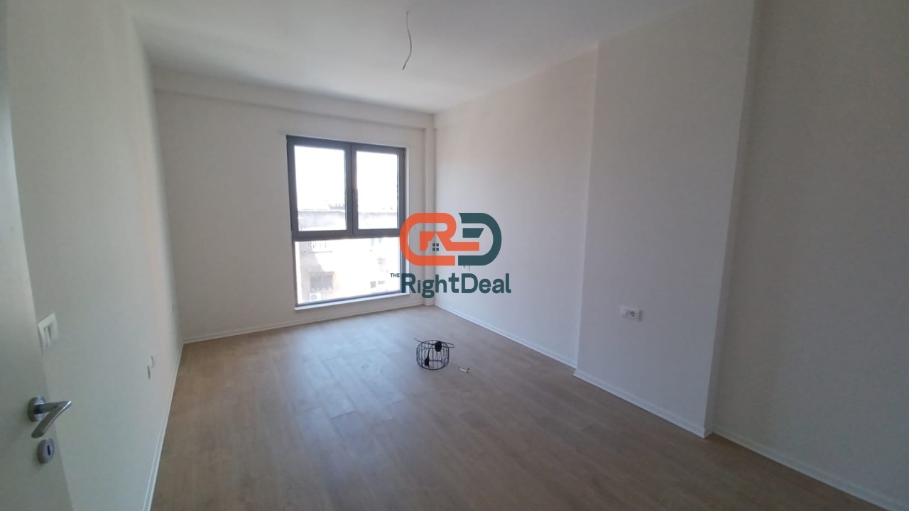 Tek Shkolla E Kuqe, Jepet Me Qira Apartament 1+1+Post Parkimi, Ideal Per Zyra Apo Banim!!!
