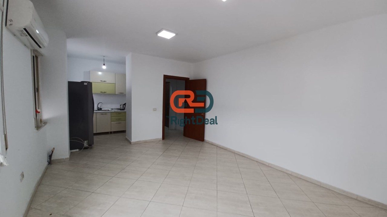 Tek Bulevardi I Ri, Jepet Me Qira Apartament 2+1+2 Me Planimetri Perfekte, Ideale Per Zyra Ose Banim!!!