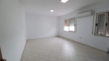 Apartament 2+1 - Qira Rruga Petrela