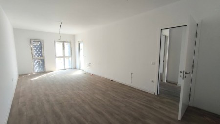 Apartament 1+1 - Shitje Rruga 5 Maji