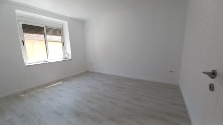 Apartament 2+1 - Shitje Rruga Asim Vokshi