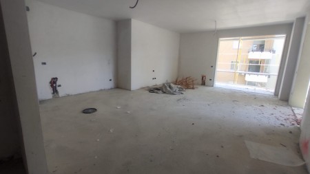 Apartament 3+1 - Shitje Rruga Hamdi Garunja