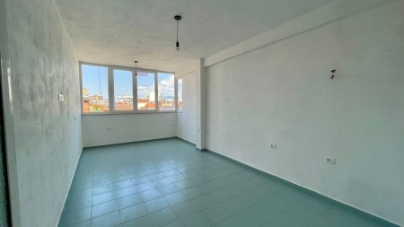 Njesi Biznesi - Qira Rruga 4 Dëshmorët